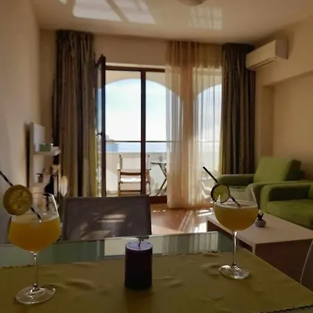 Sunrise 2 Bedrooms *